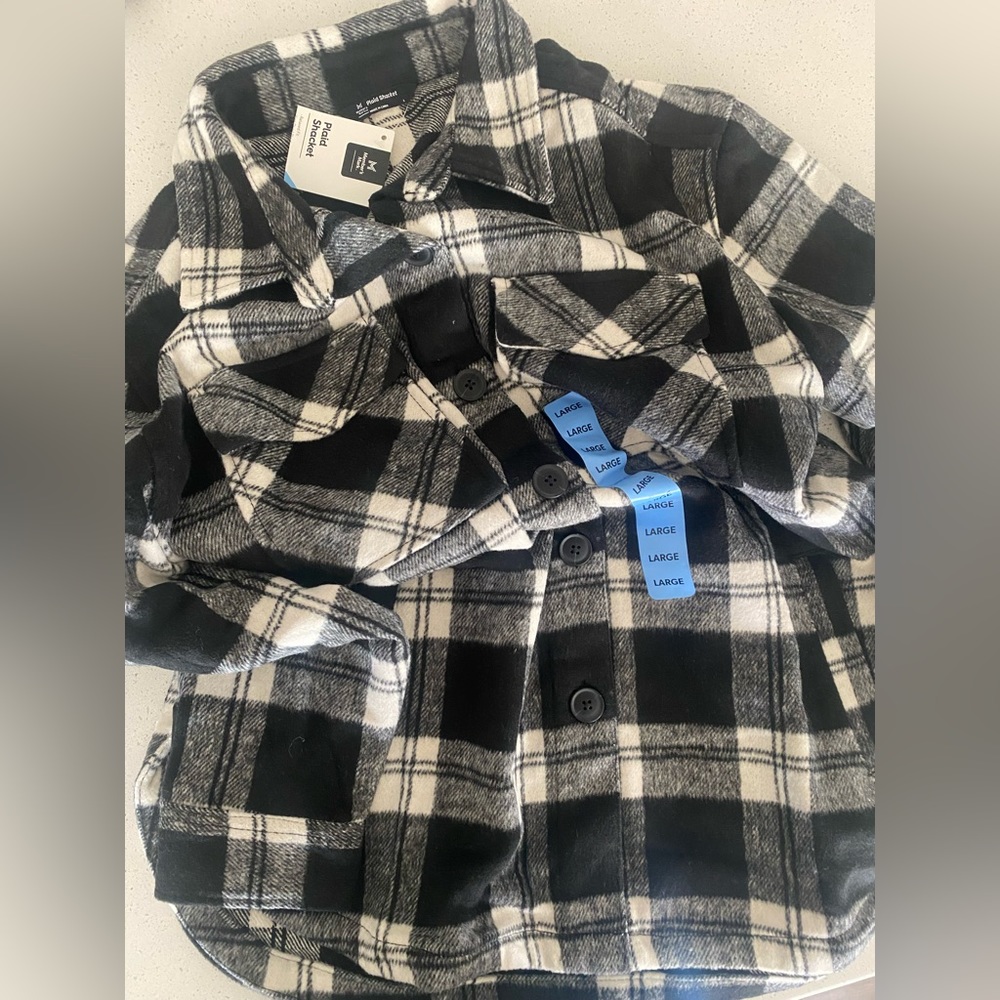 *BRAND NEW W TAGS* plaid black and white womens shacket